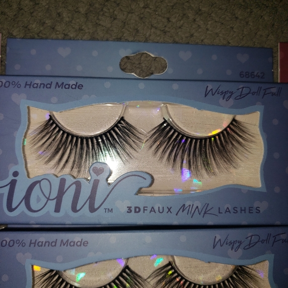 eyelashes - Picture 2 of 2